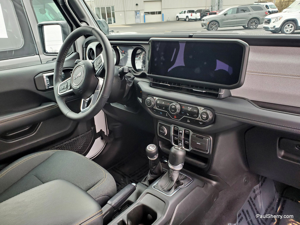 Used 2025 Jeep Wrangler Sahara image 20