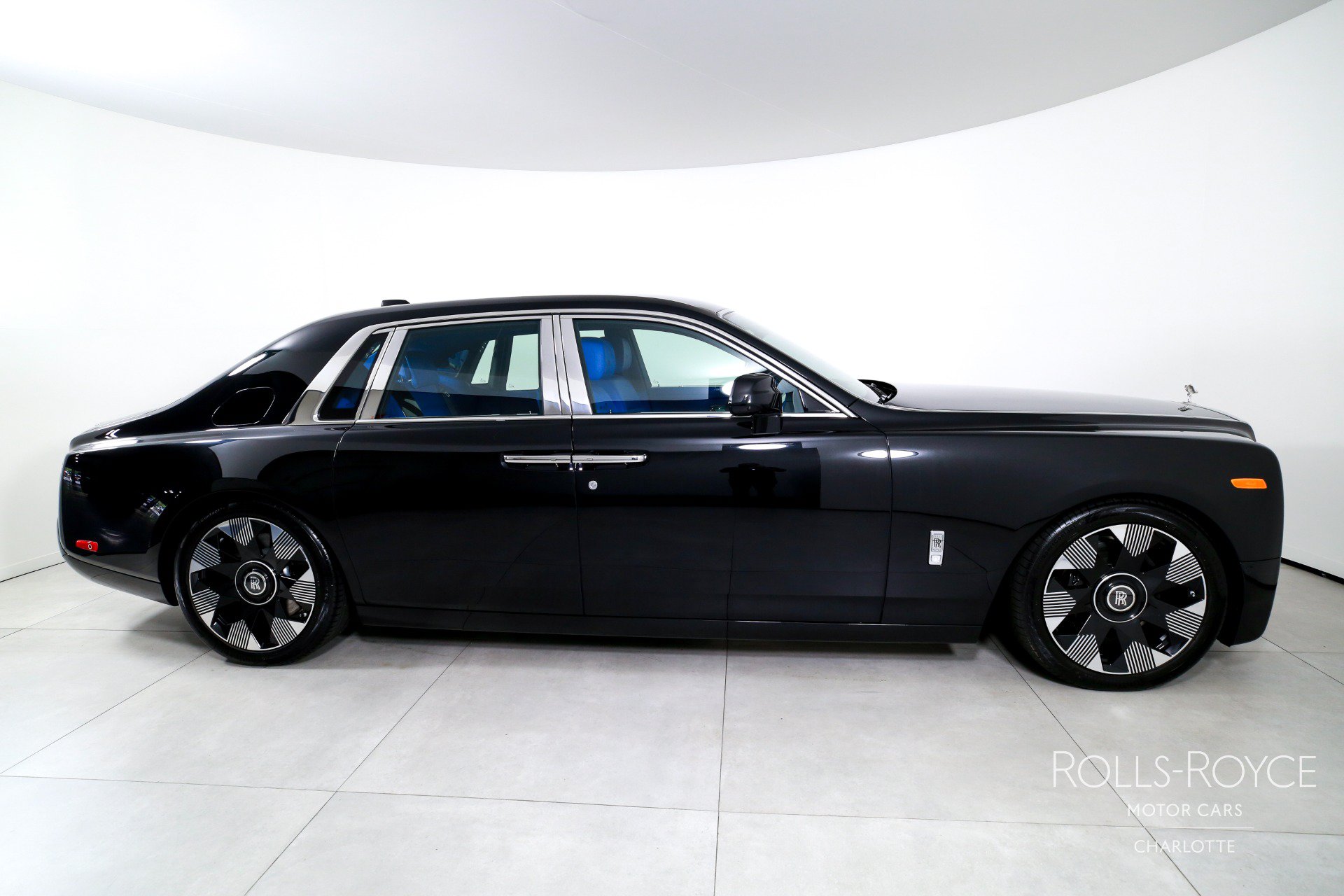 New 2027 Rolls-Royce Phantom Sedan RWD image 10