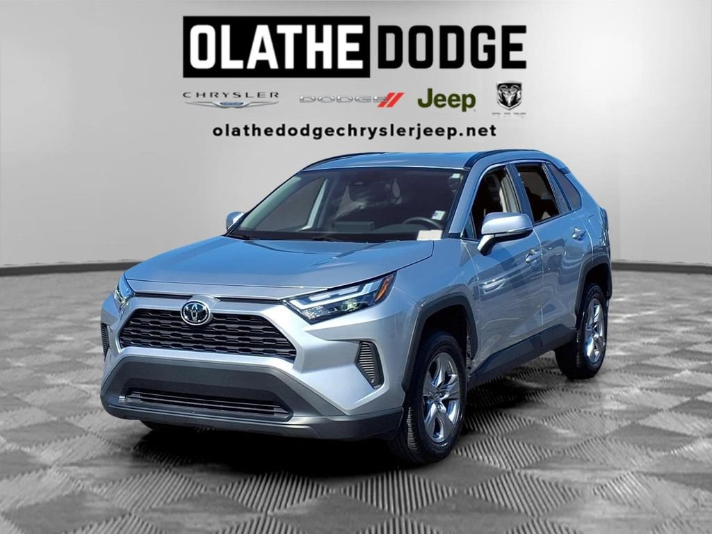 Used 2025 Toyota RAV4 XLE FWD image 1