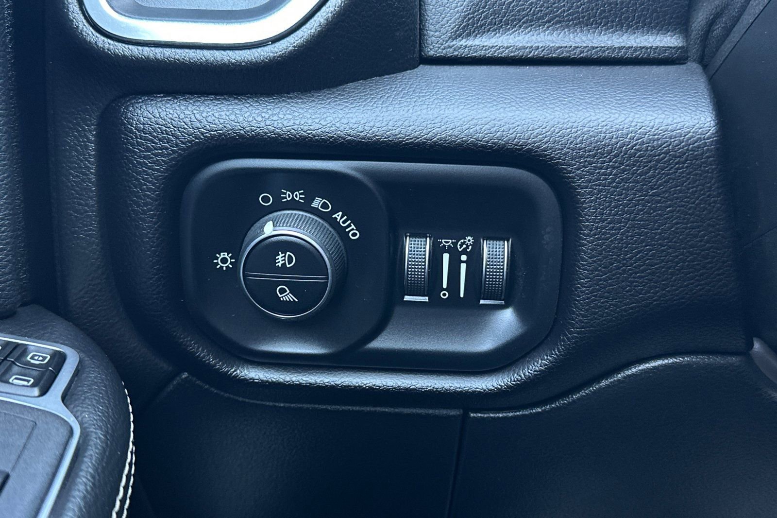 Used 2024 RAM 2500 Laramie w/ Safety Group image 27