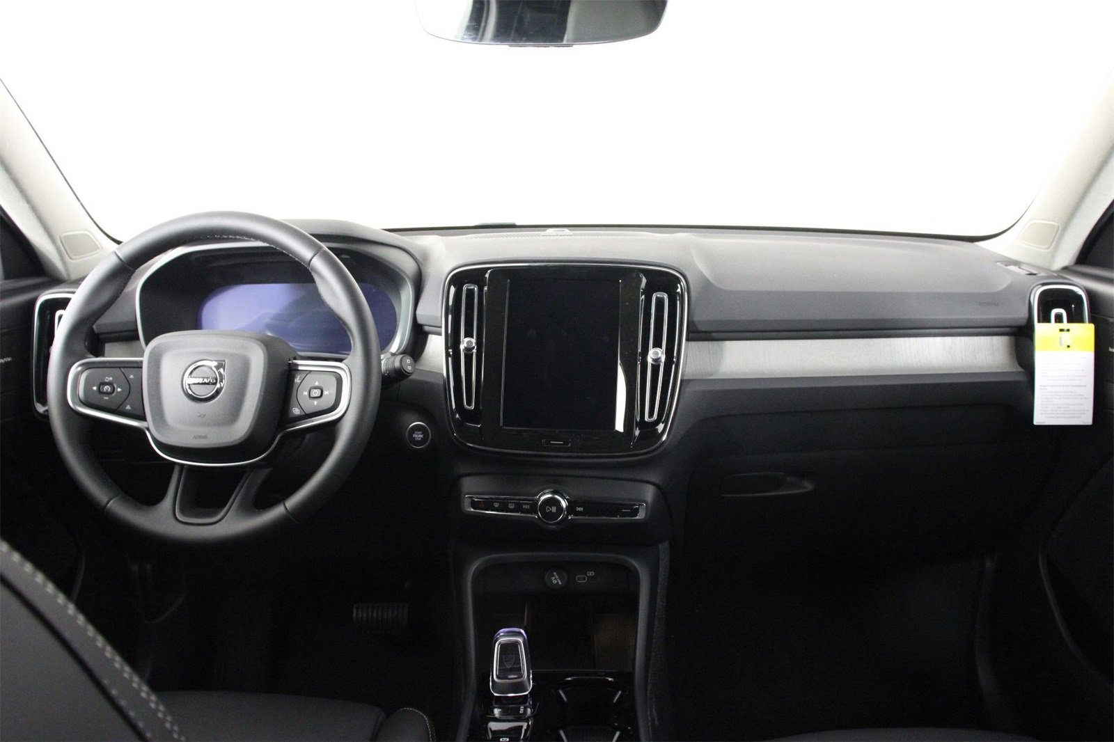 New 2025 Volvo XC40 B5 Ultra w/ Climate Package image 5