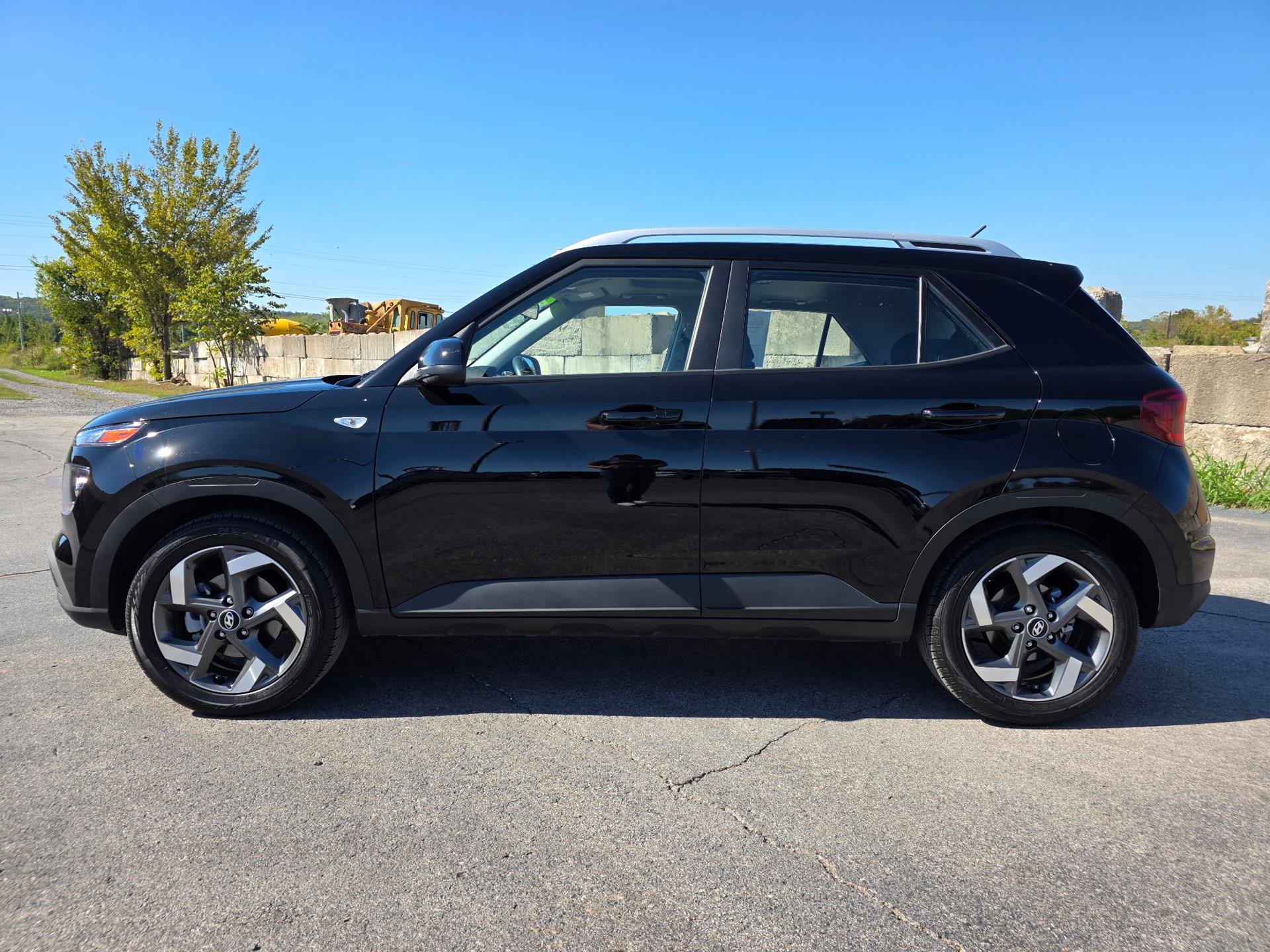 Used 2026 Hyundai Venue SEL FWD image 5