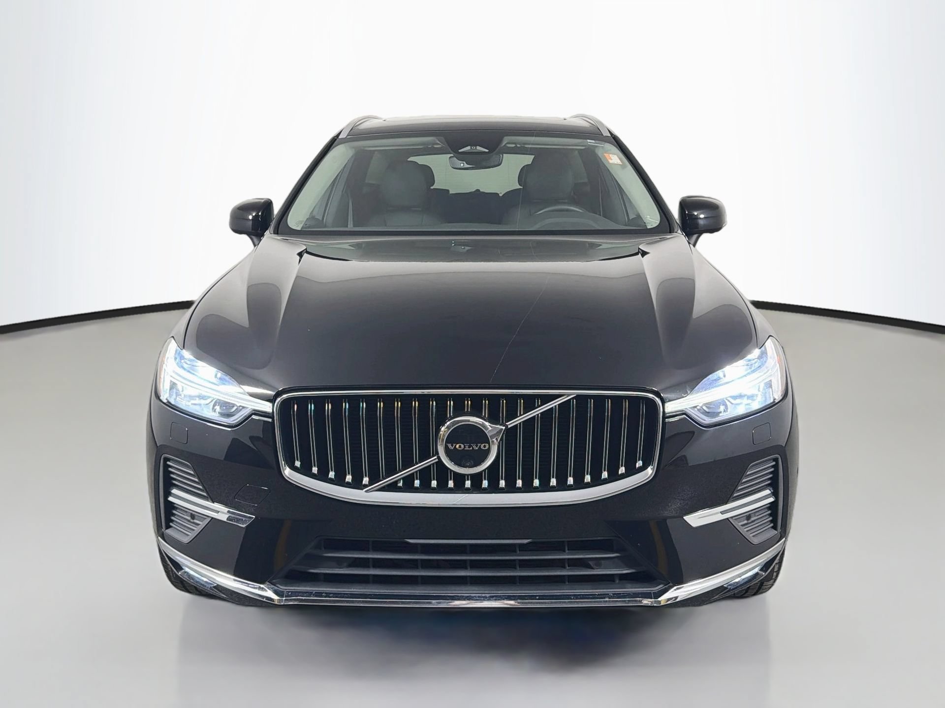 Certified 2023 Volvo XC60 B5 Plus w/ Protection Package Premier FWD image 2