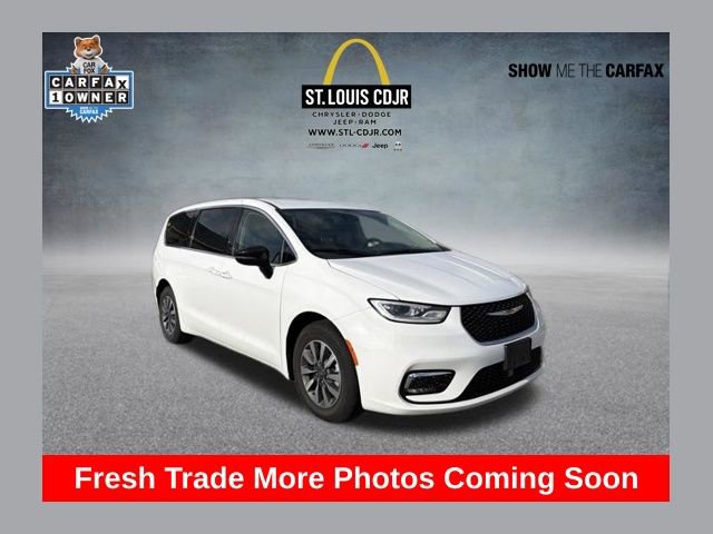 Used 2024 Chrysler Pacifica Select