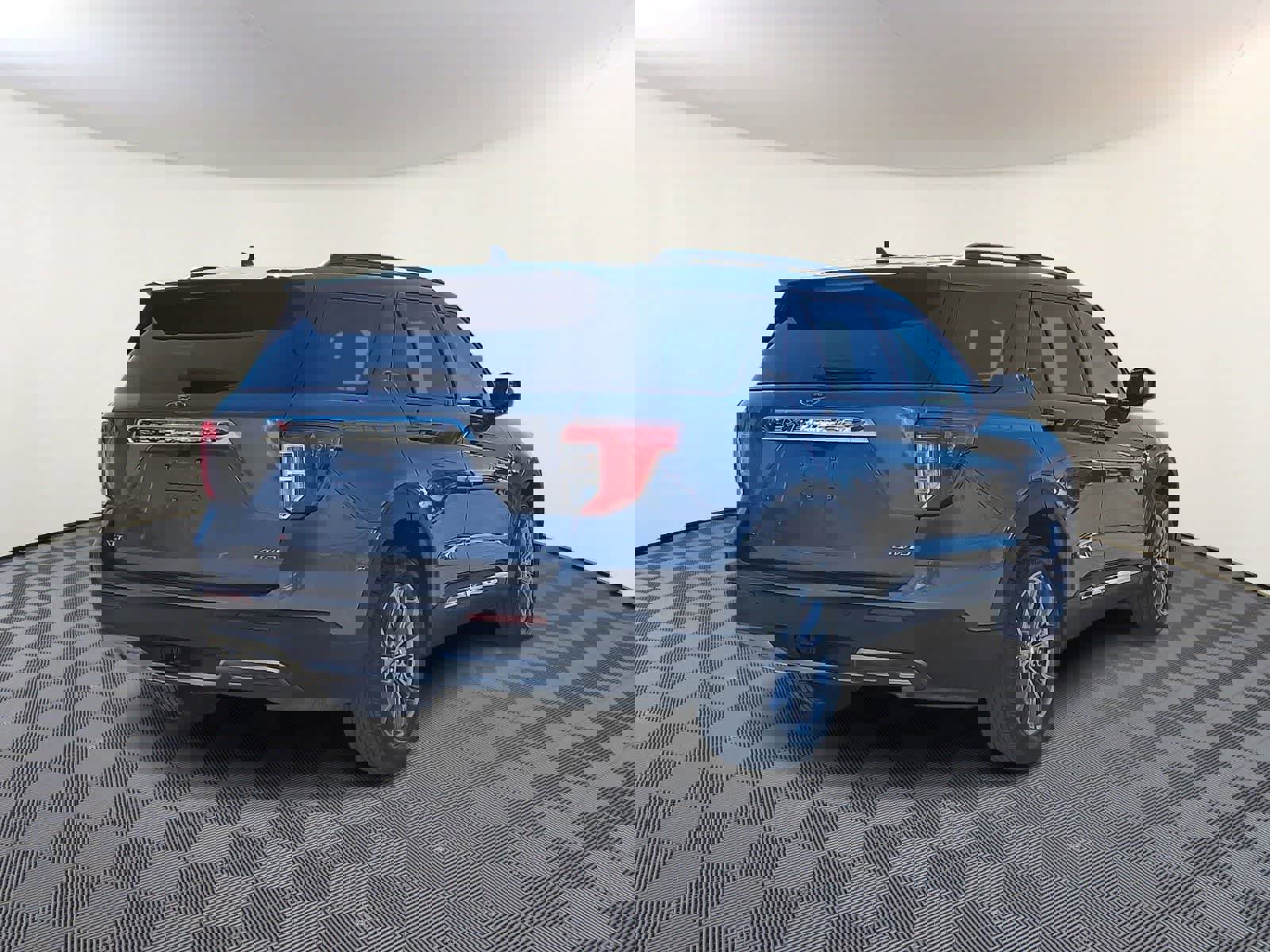 Used 2023 Ford Explorer XLT w/ Equipment Group 202A image 5