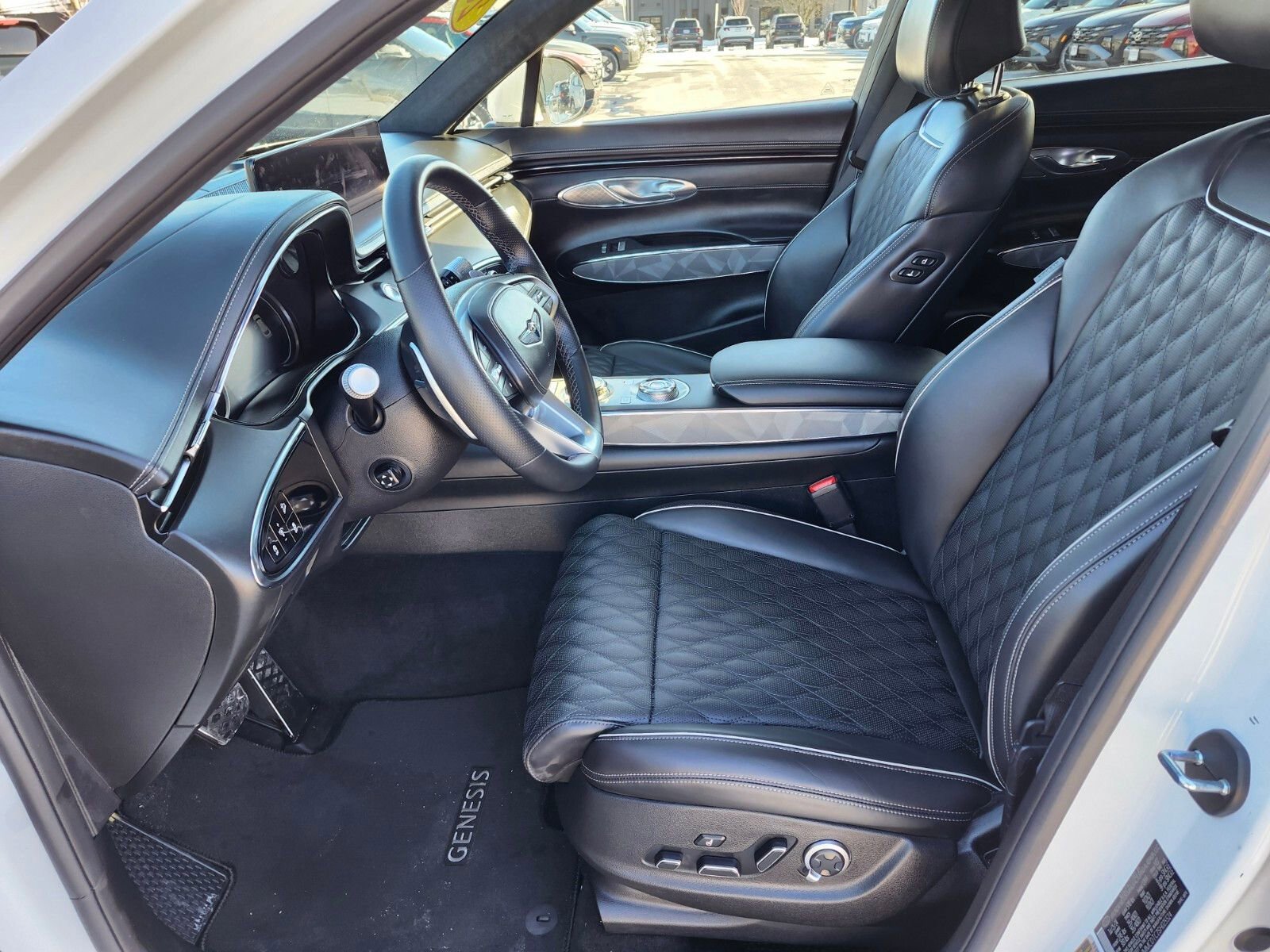 Used 2025 Genesis GV70 3.5T Sport w/ Sport Advanced Package image 18