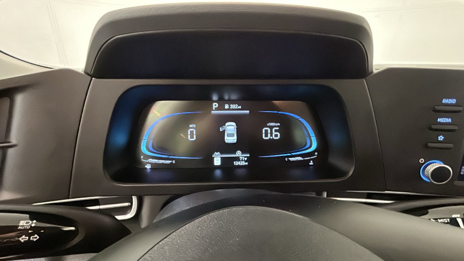 Certified 2024 Hyundai Elantra SE FWD image 21