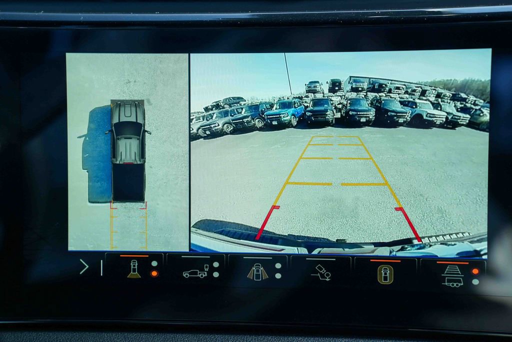 Used 2025 GMC Sierra 2500 AT4 w/ AT4 Premium Plus Package AWD/4WD image 30