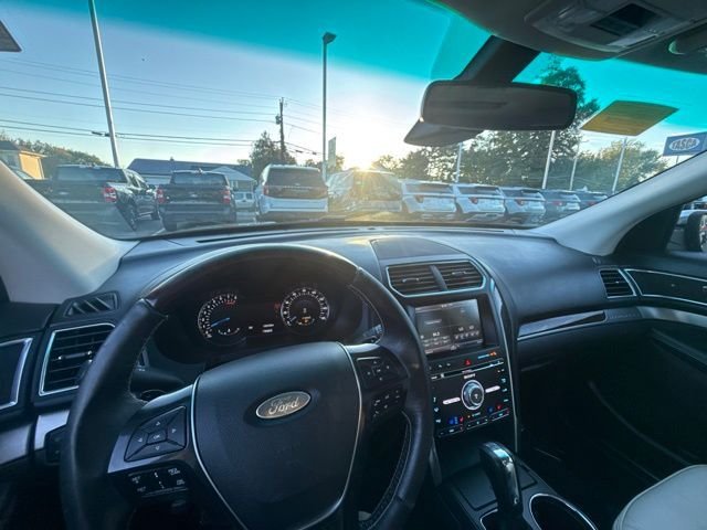Used 2016 Ford Explorer Platinum AWD/4WD image 28