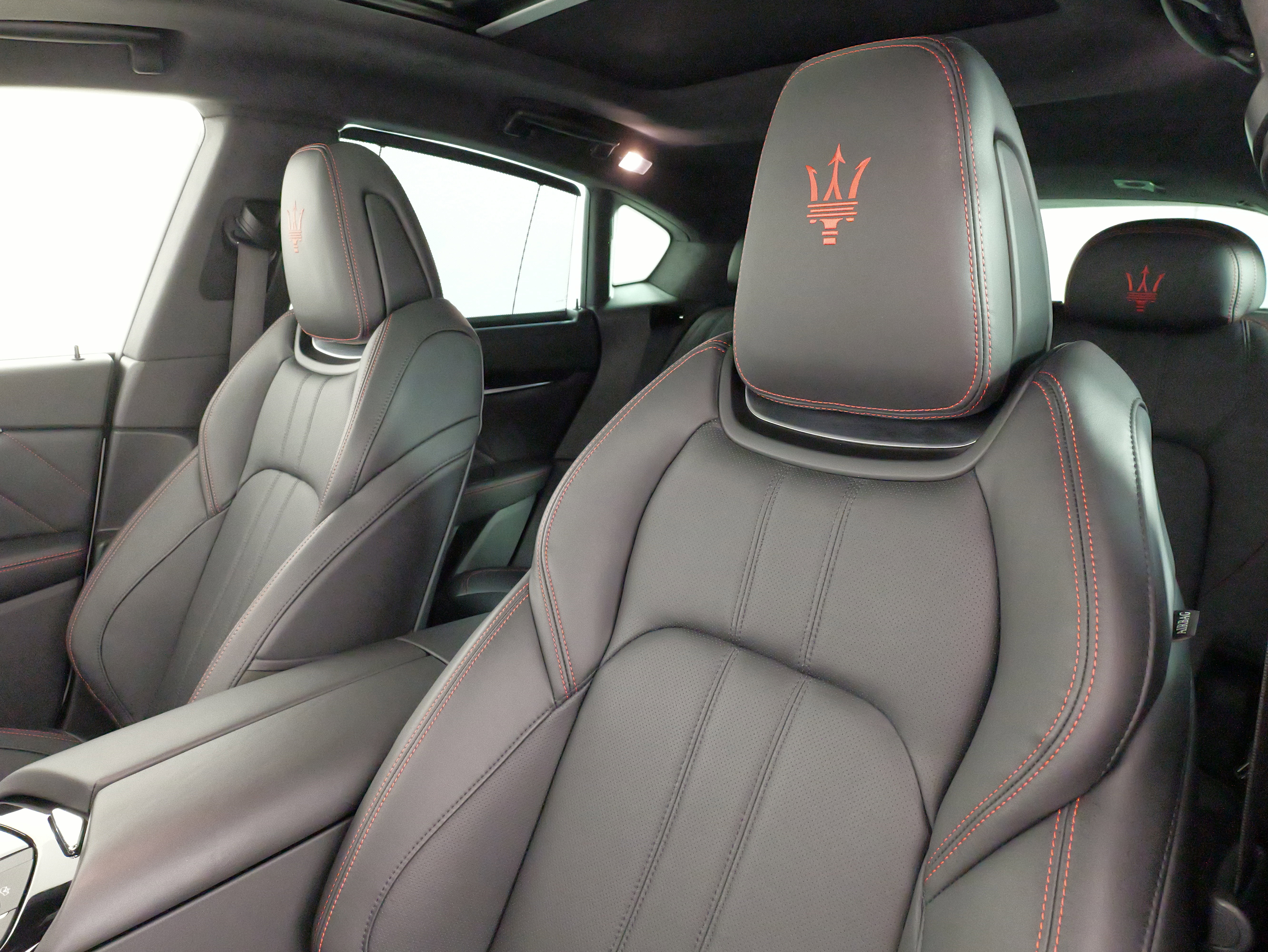 Used 2024 Maserati Levante GT Ultima image 33