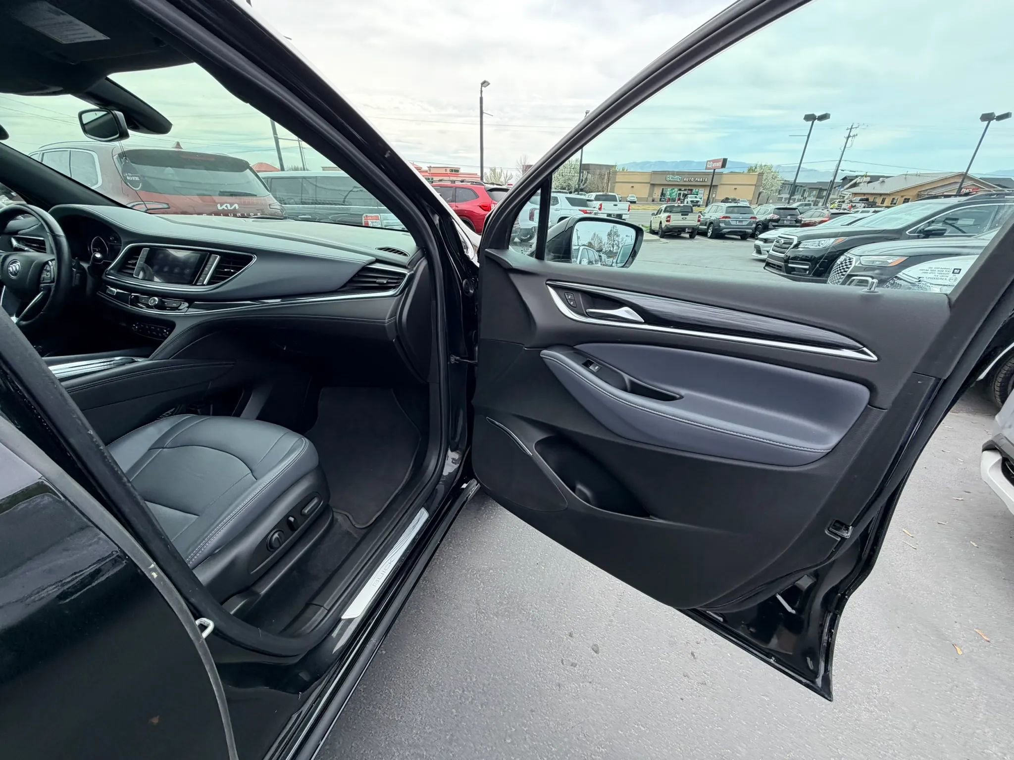 Used 2024 Buick Enclave Essence w/ Sport Touring Edition image 31