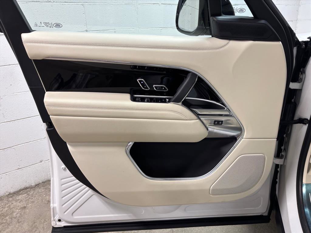 Used 2025 Land Rover Range Rover Long Wheelbase SE image 24