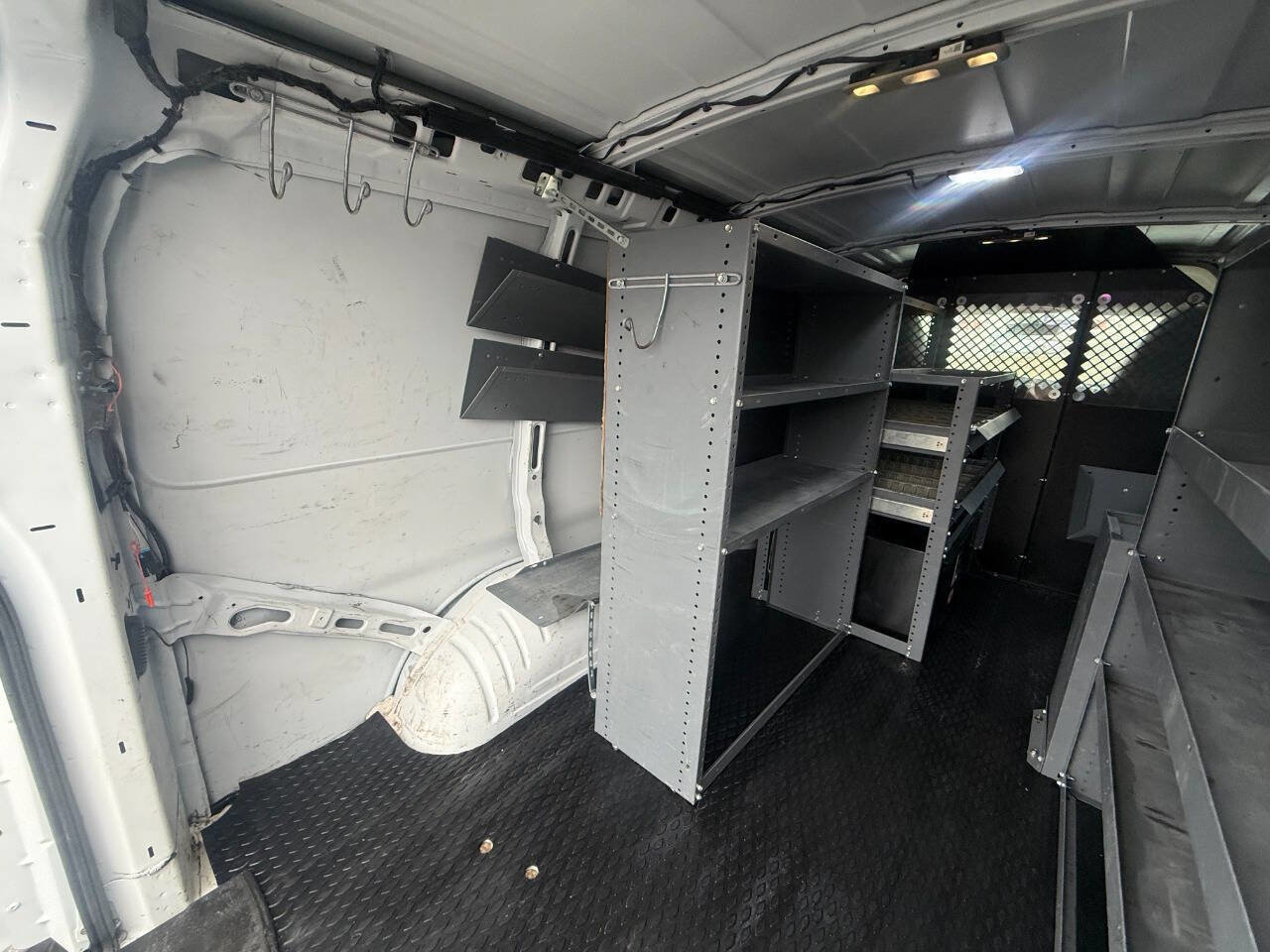 Used 2015 Chevrolet Express 2500 image 16