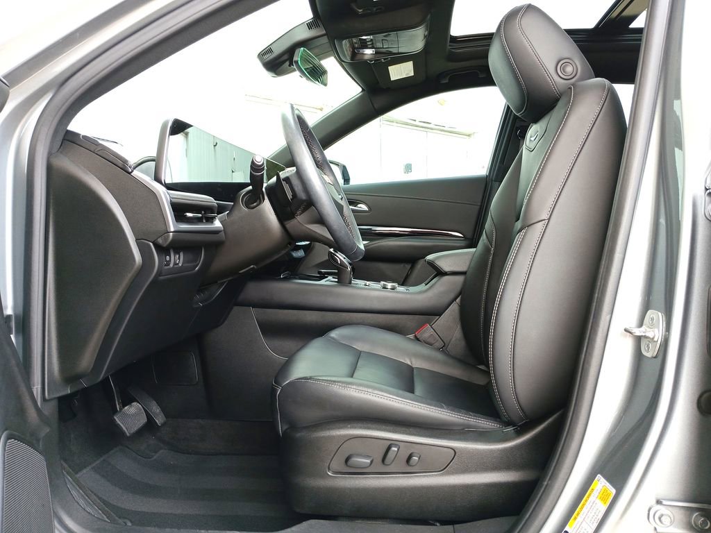 Certified 2024 Cadillac XT4 Luxury w/ Cold Weather Package image 20