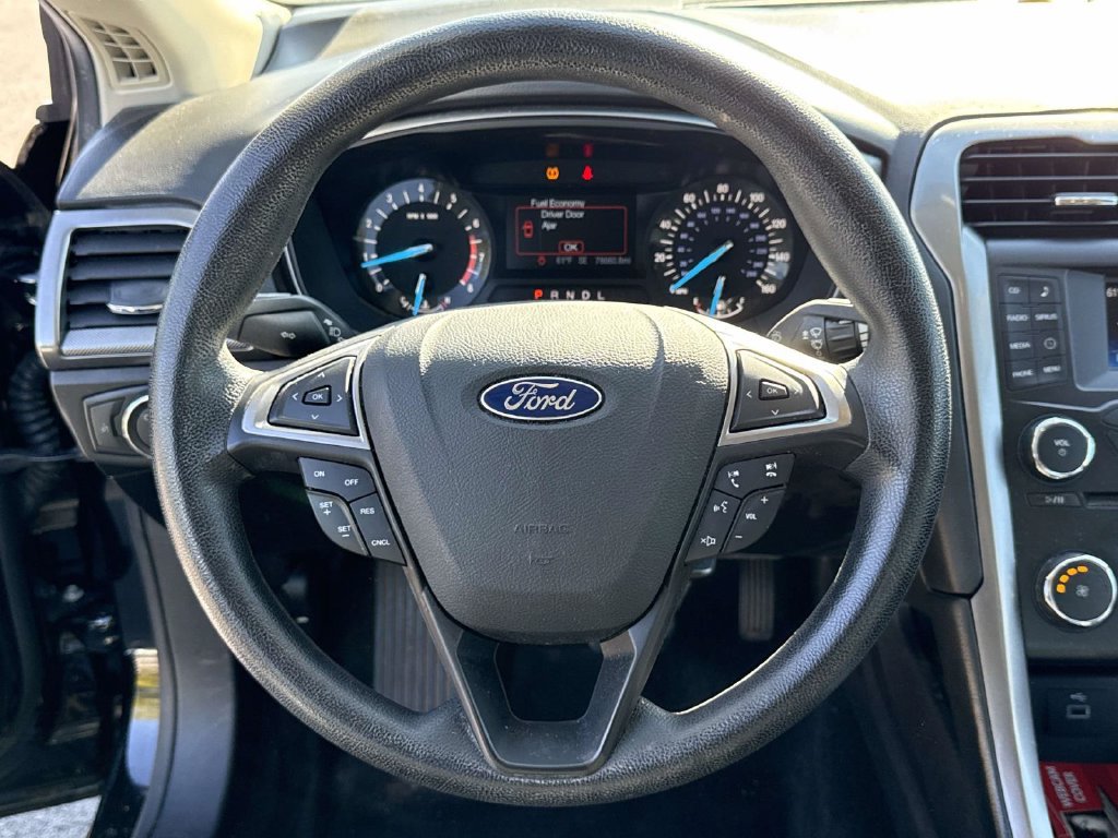 Used 2017 Ford Fusion SE FWD image 30