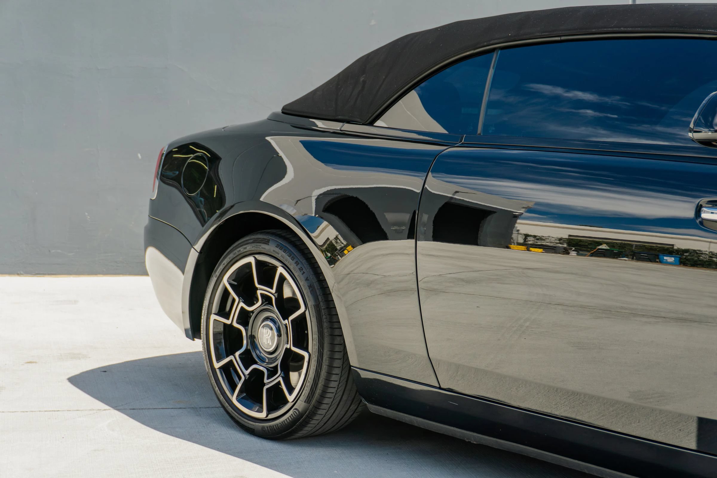 Used 2018 Rolls-Royce Dawn RWD image 33
