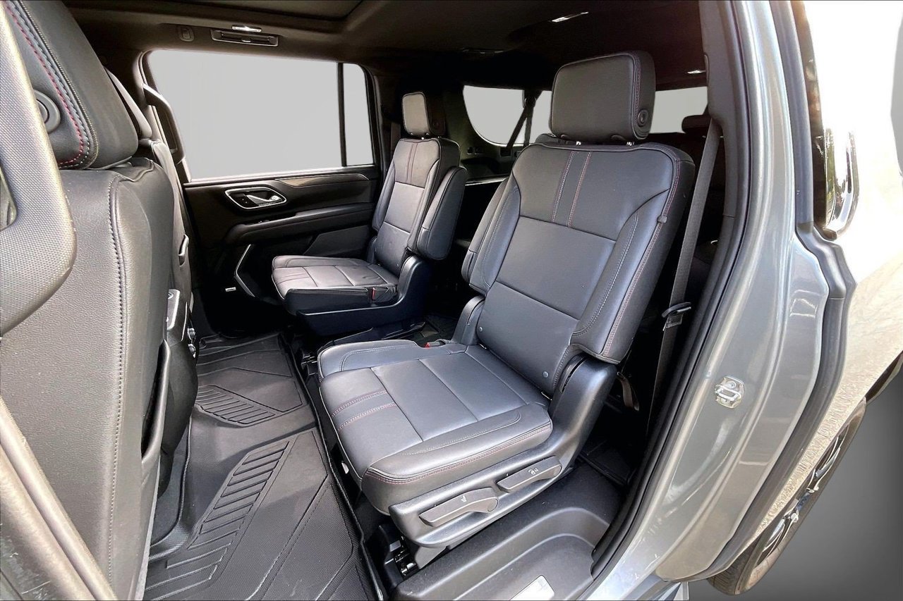 Used 2024 Chevrolet Suburban RST w/ Luxury Package AWD/4WD image 23