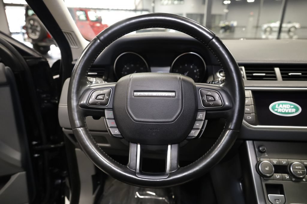 Used 2018 Land Rover Range Rover Evoque SE AWD/4WD image 25