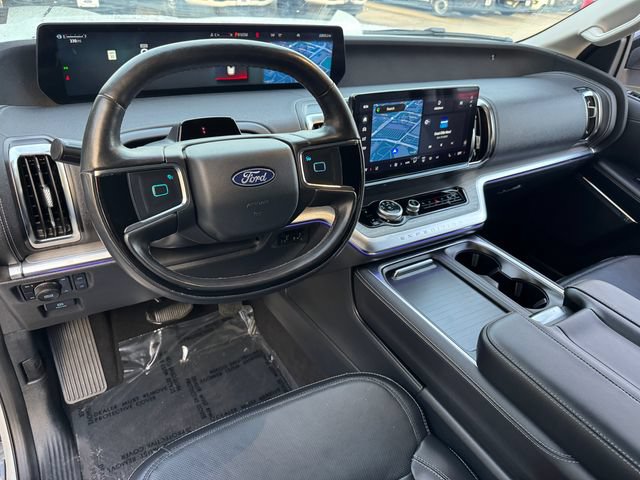 Used 2025 Ford Expedition Platinum AWD/4WD image 11