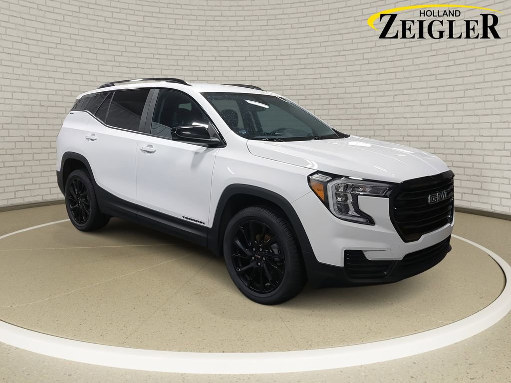 Used 2023 GMC Terrain SLE w/ Driver Convenience Package image 3