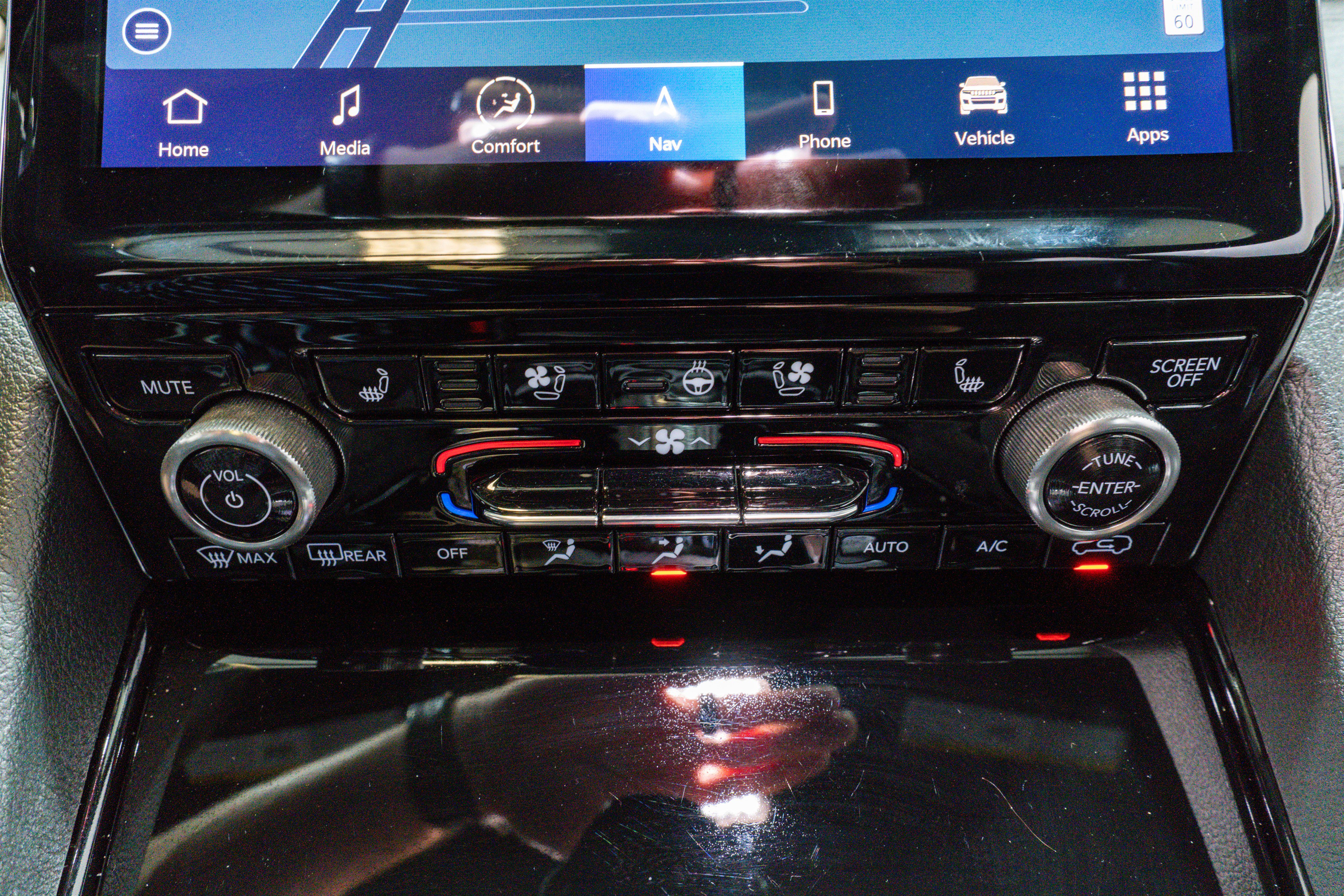 Used 2023 Jeep Grand Cherokee Overland w/ Advanced Protech Group III image 27