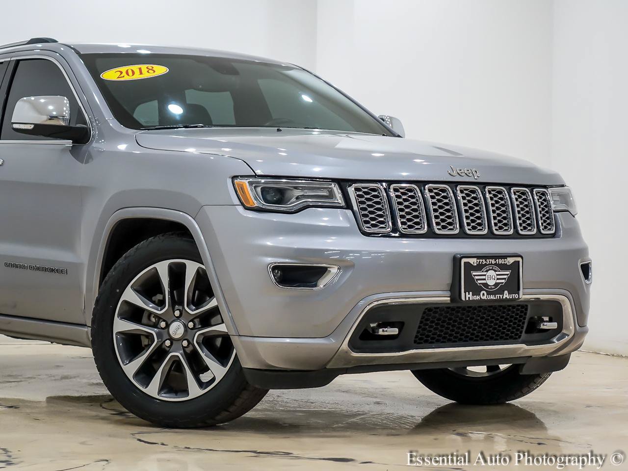 Used 2018 Jeep Grand Cherokee Overland AWD/4WD image 2