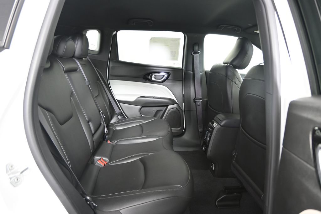 Used 2025 Jeep Compass Limited AWD/4WD image 15