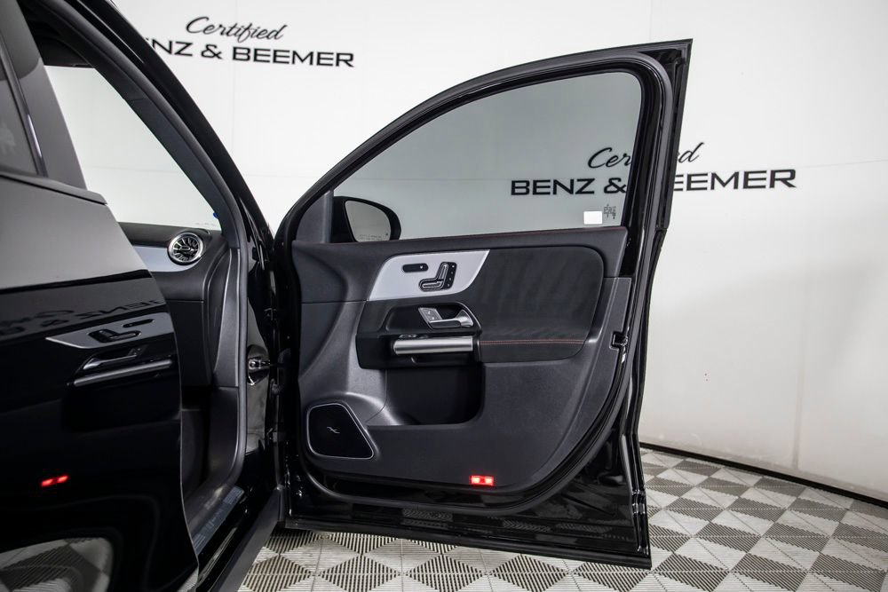 Used 2025 Mercedes-Benz GLA 35 AMG 4MATIC image 19