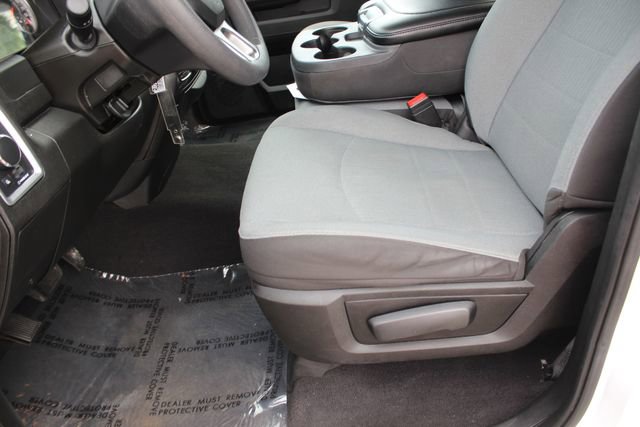 Used 2024 RAM 1500 Classic SLT AWD/4WD image 17