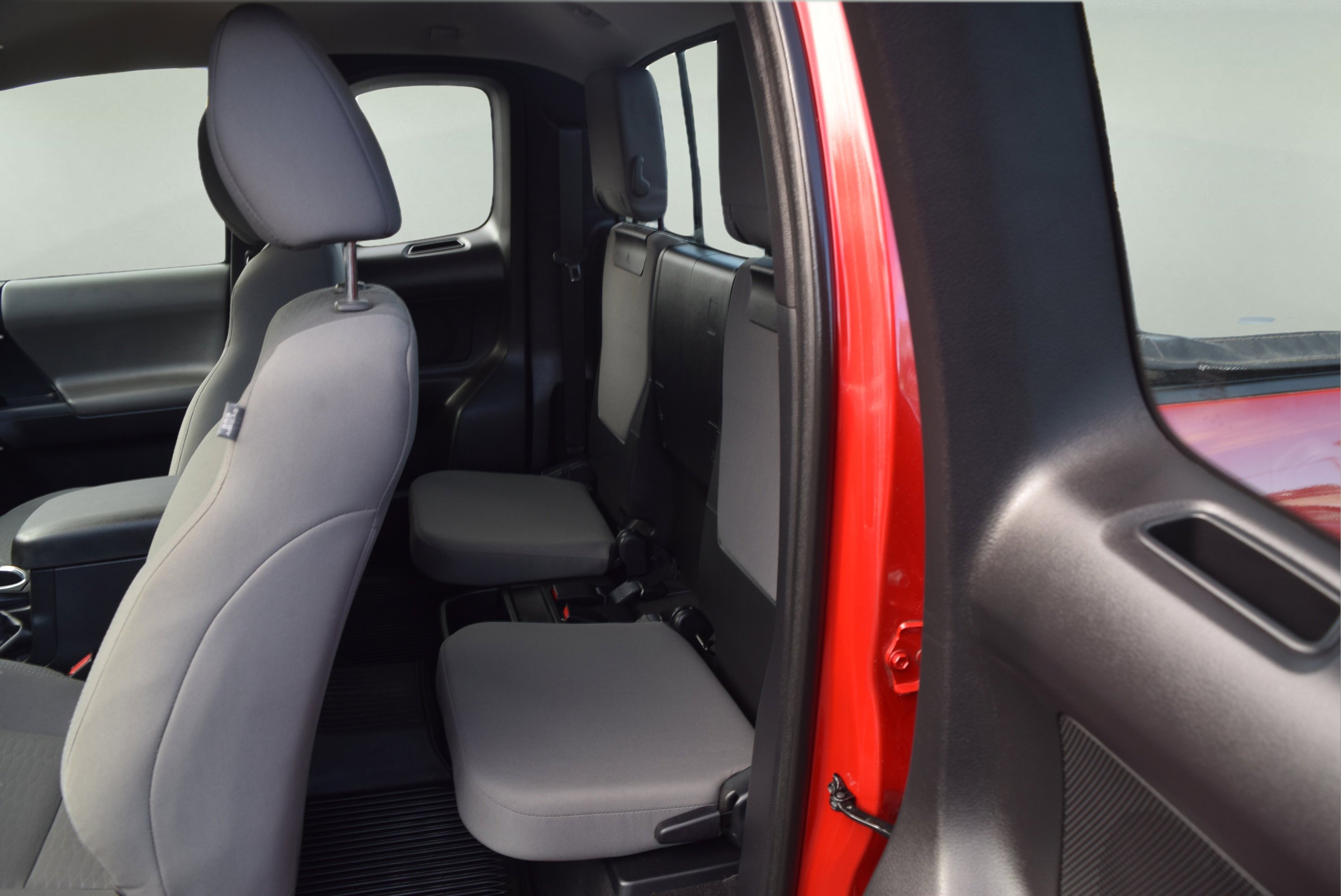 Used 2018 Toyota Tacoma SR w/ SR Convenience Package AWD/4WD image 9