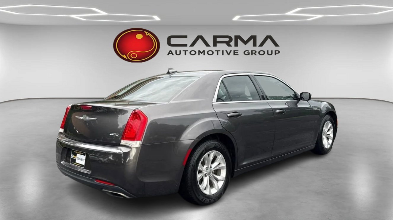 Used 2015 Chrysler 300 Limited RWD image 5