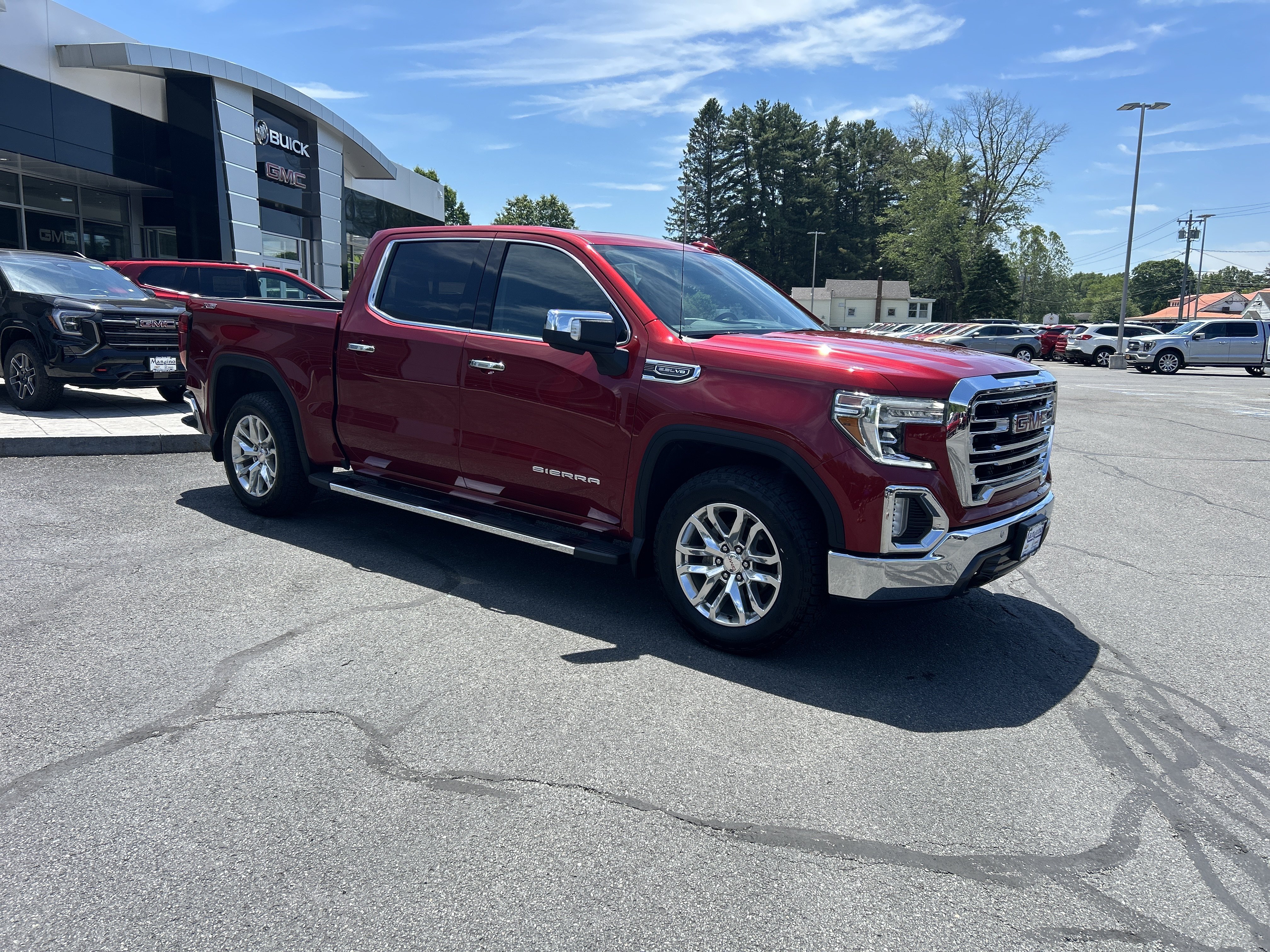 Used 2021 GMC Sierra 1500 SLT w/ SLT Premium Plus Package AWD/4WD image 16