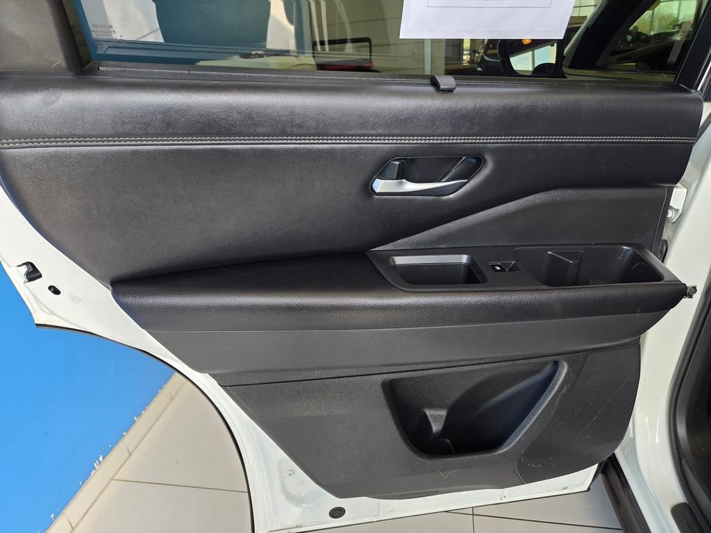 Used 2022 Nissan Pathfinder Platinum w/ Cargo Package image 18