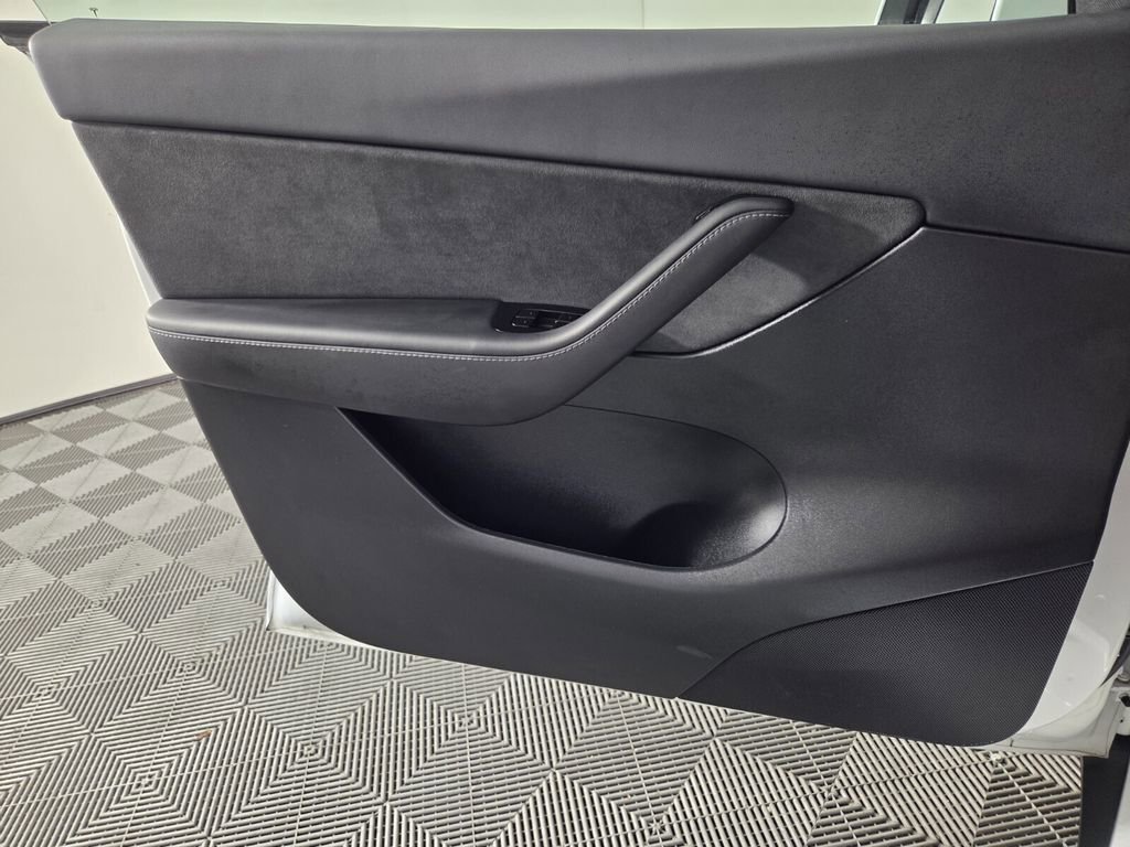 Used 2020 Tesla Model Y Long Range AWD/4WD image 21