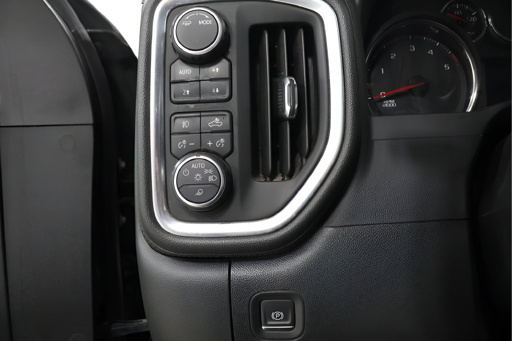 Used 2020 Chevrolet Silverado 2500 LT w/ True North Edition AWD/4WD image 16