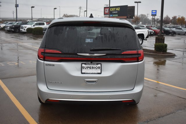 New 2026 Chrysler Pacifica Select image 6