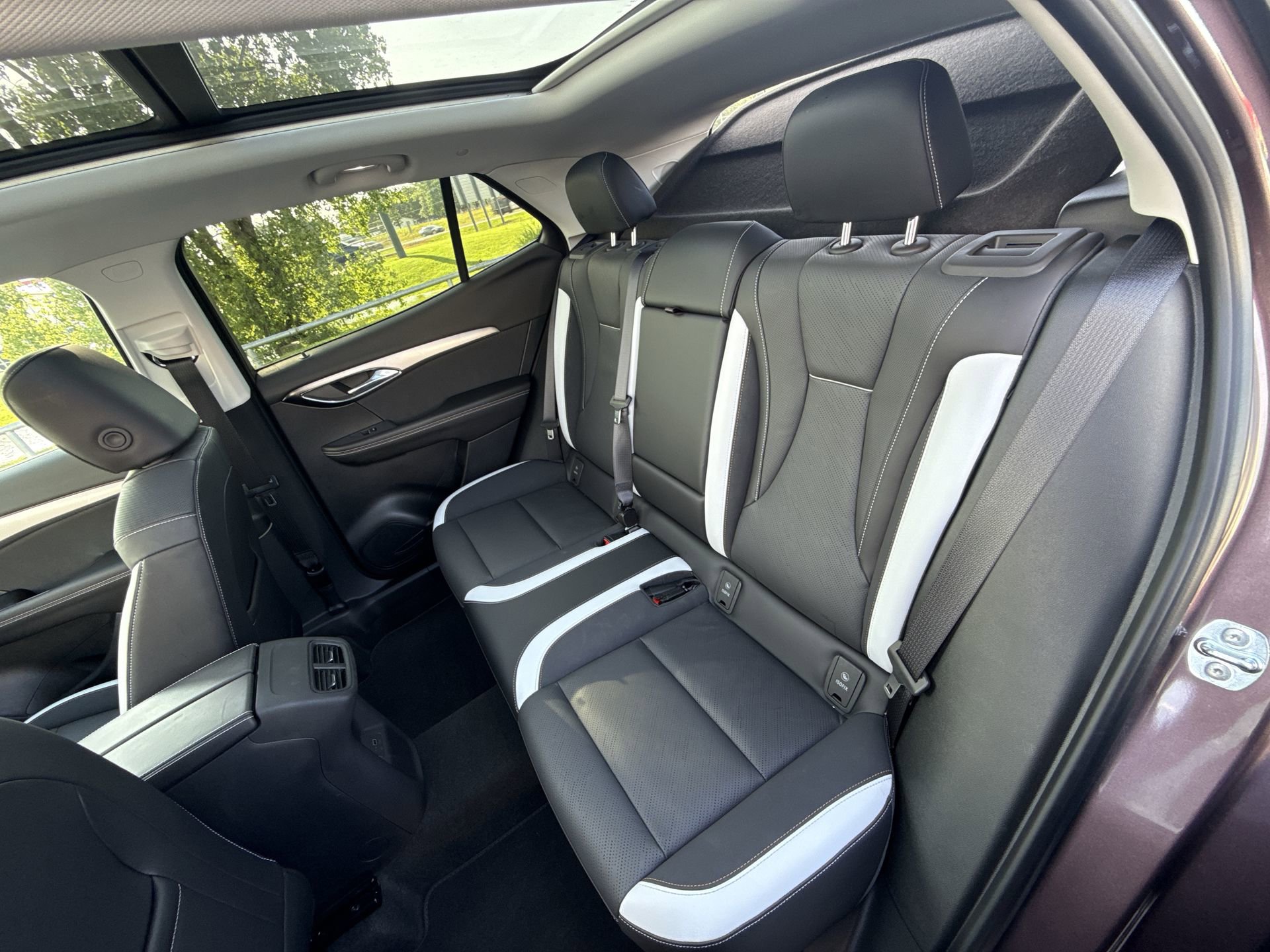 Used 2024 Buick Envision Sport Touring AWD/4WD image 23