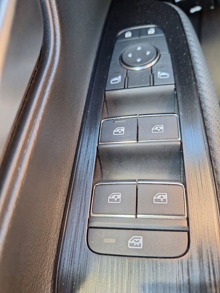 Certified 2025 Nissan Kicks SR w/ Interior Electronics Package image 19