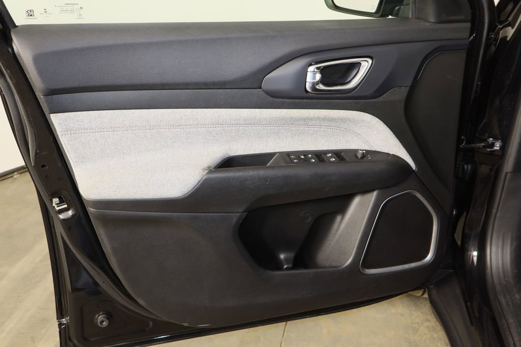 Used 2022 Jeep Compass Latitude image 20