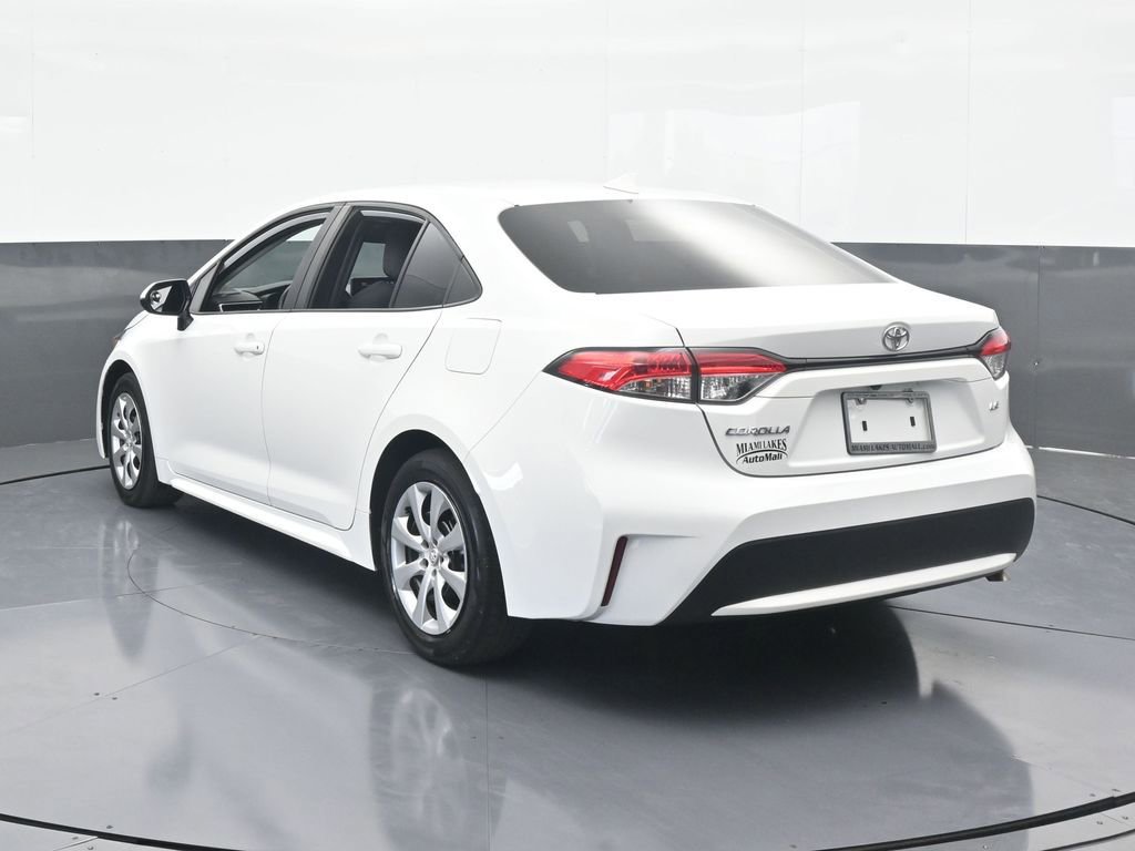 Used 2022 Toyota Corolla LE image 4