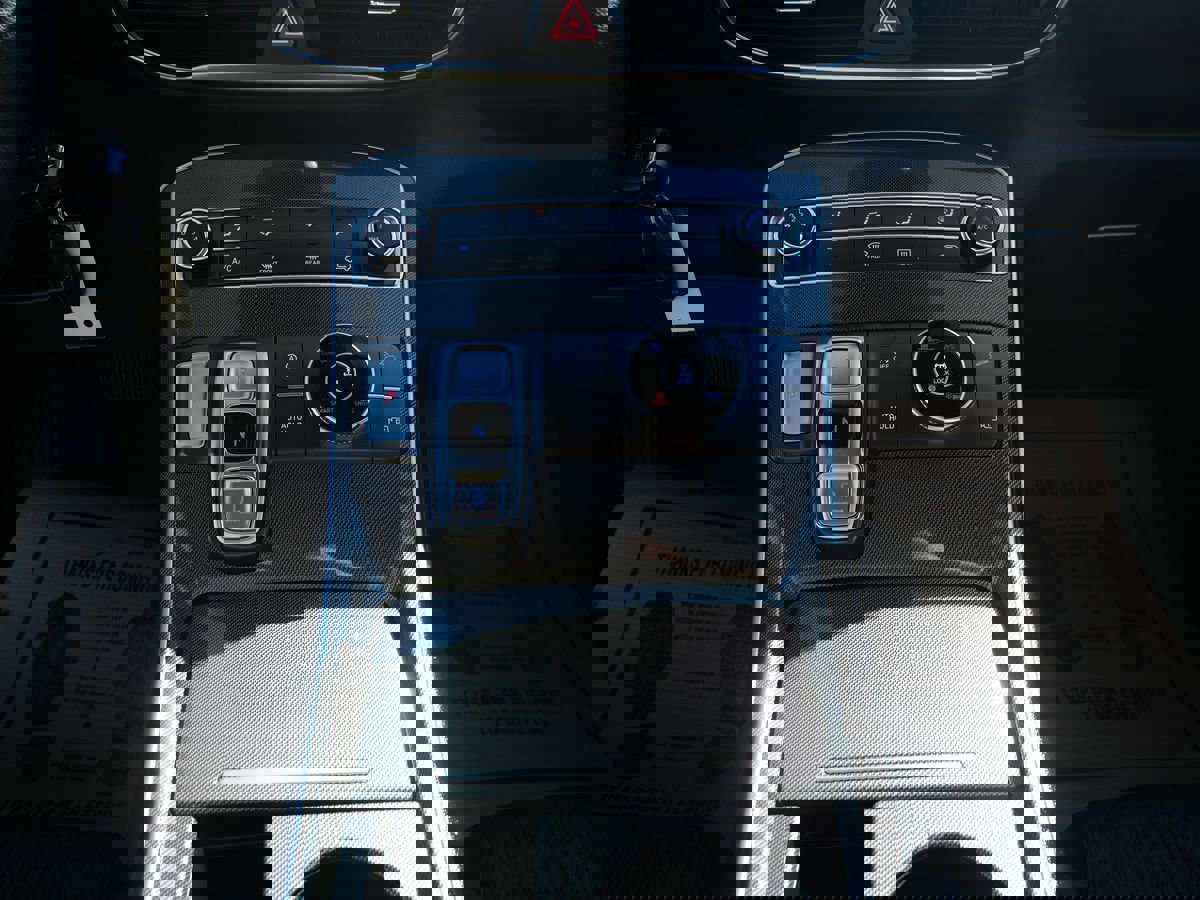 Used 2022 Hyundai Santa Fe SE image 12