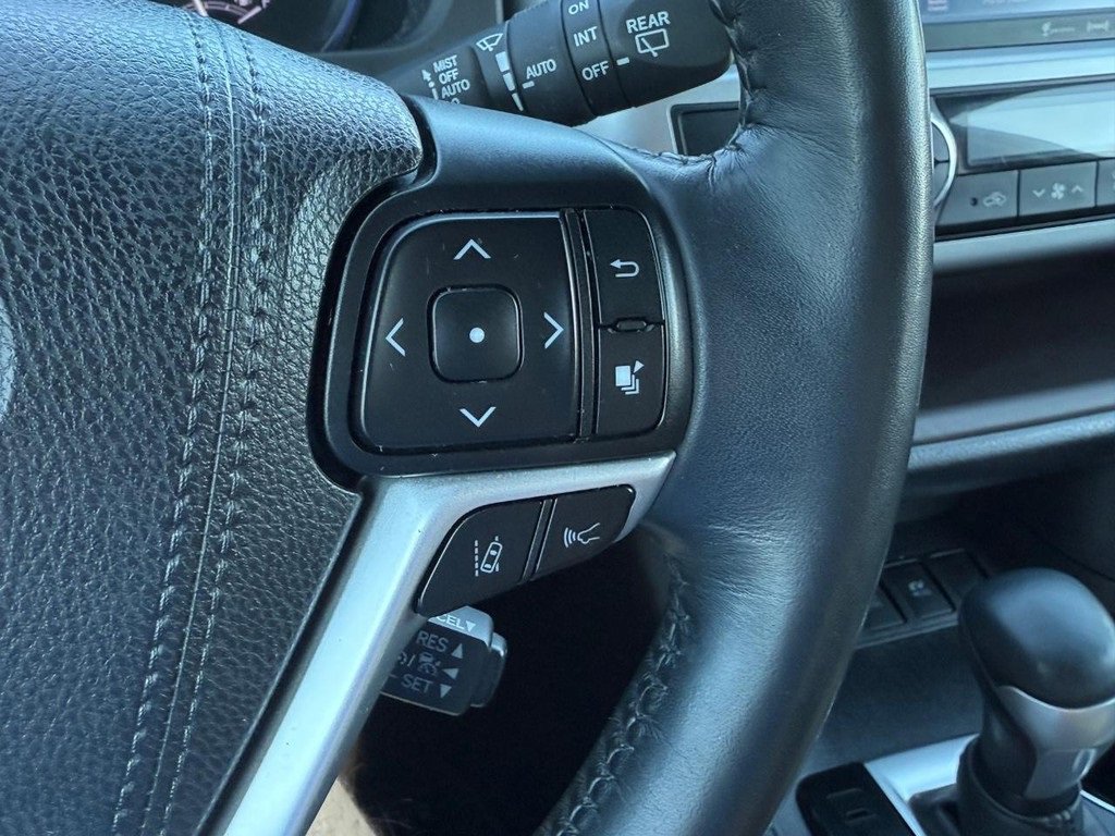 Used 2019 Toyota Highlander Limited Platinum image 21