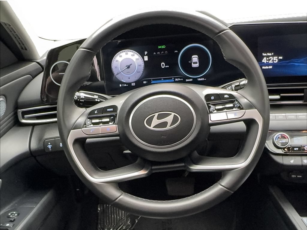 Used 2025 Hyundai Elantra SEL FWD image 37