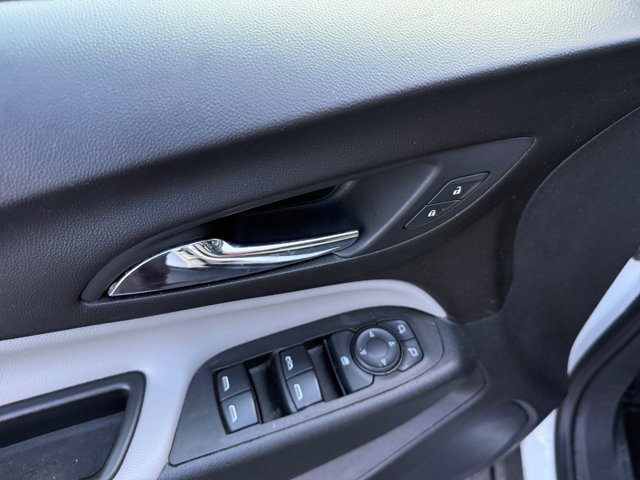 Used 2021 Chevrolet Equinox LS AWD/4WD image 18