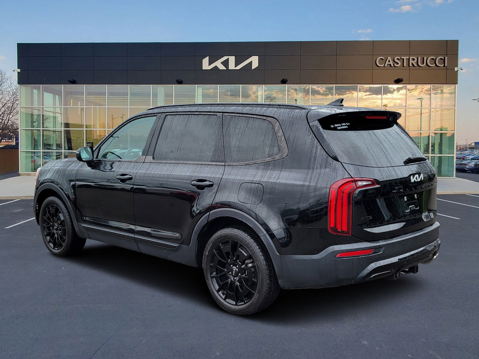 Used 2022 Kia Telluride EX w/ EX Premium Package image 3