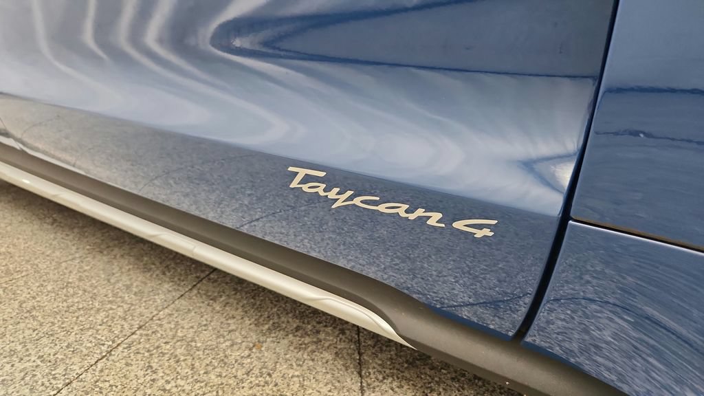 Used 2022 Porsche Taycan 4 Cross Turismo AWD/4WD image 27