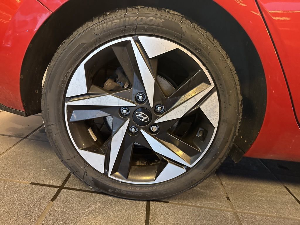 Used 2021 Hyundai Elantra Limited image 19
