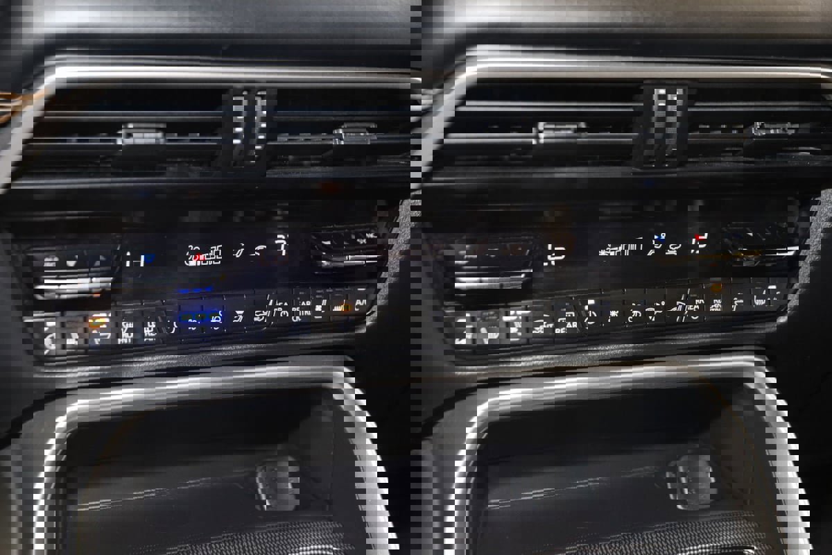 Used 2024 MAZDA CX-90 Plug-In Hybrid w/ Premium Plus image 31