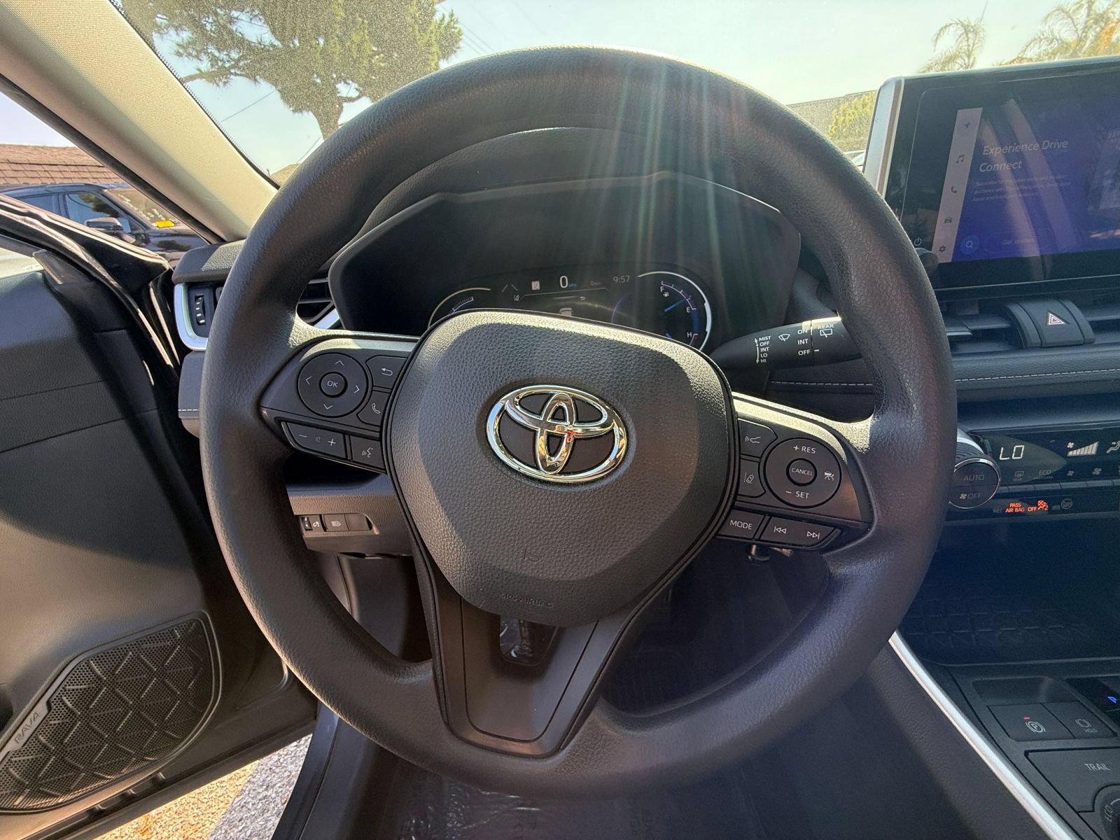 Used 2024 Toyota RAV4 LE AWD/4WD image 24