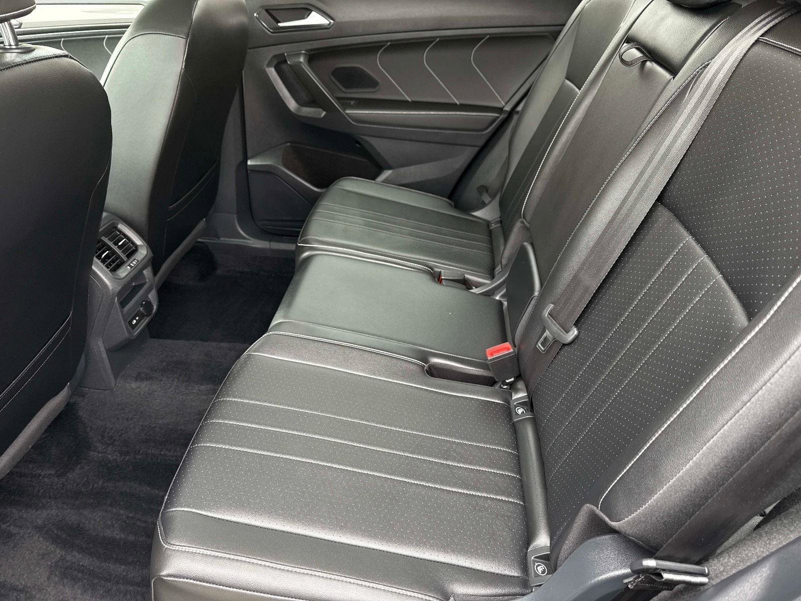 Used 2022 Volkswagen Tiguan SE w/ Panoramic Sunroof Package image 13